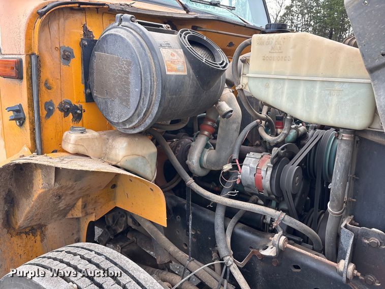 image for item EA7904 1992 International 4700 dump truck