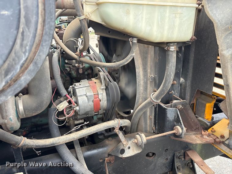 image for item EA7904 1992 International 4700 dump truck