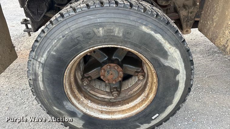 image for item EA7904 1992 International 4700 dump truck