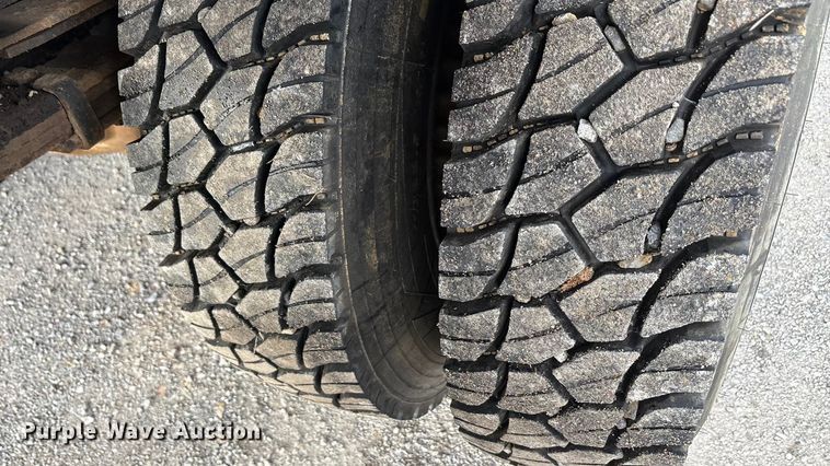 image for item EA7904 1992 International 4700 dump truck