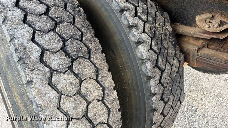 image for item EA7904 1992 International 4700 dump truck