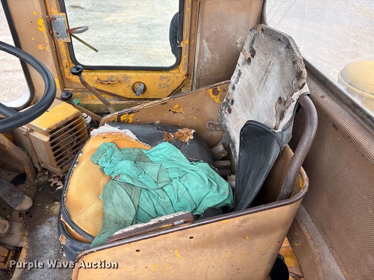 image for item EA7908 1973 Caterpillar 950 wheel loader