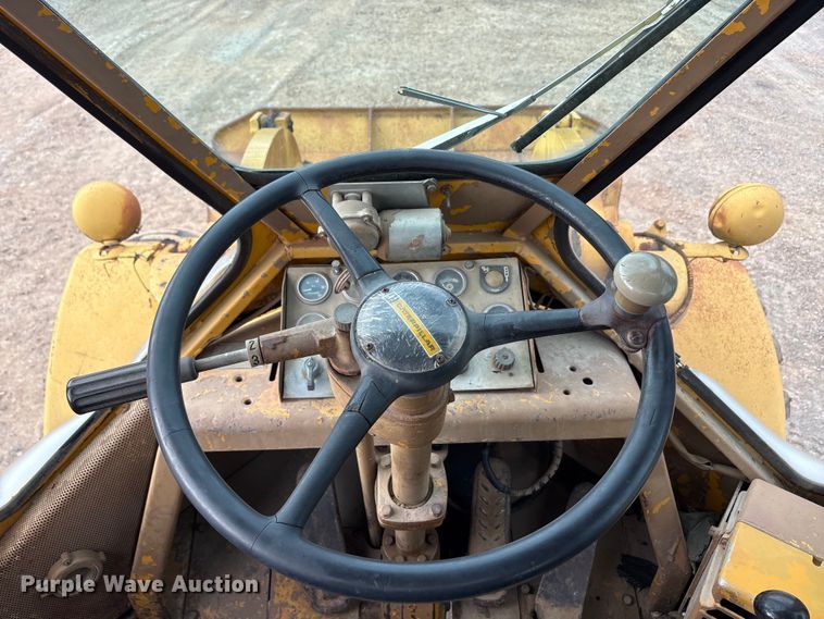 image for item EA7908 1973 Caterpillar 950 wheel loader