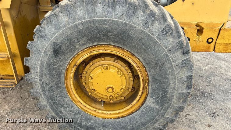 image for item EA7908 1973 Caterpillar 950 wheel loader