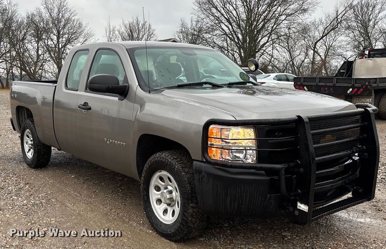 image for item ED2466 2013 Chevrolet Silverado 1500 Ext. Cab pickup truck