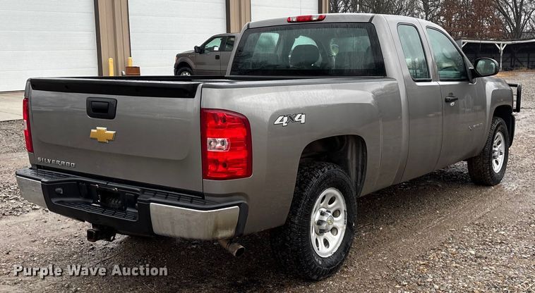 image for item ED2466 2013 Chevrolet Silverado 1500 Ext. Cab pickup truck