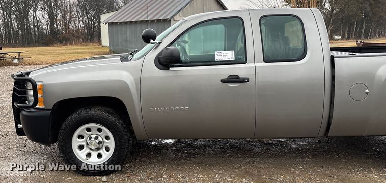 image for item ED2466 2013 Chevrolet Silverado 1500 Ext. Cab pickup truck