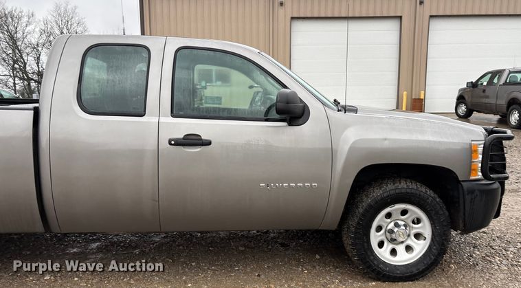 image for item ED2466 2013 Chevrolet Silverado 1500 Ext. Cab pickup truck
