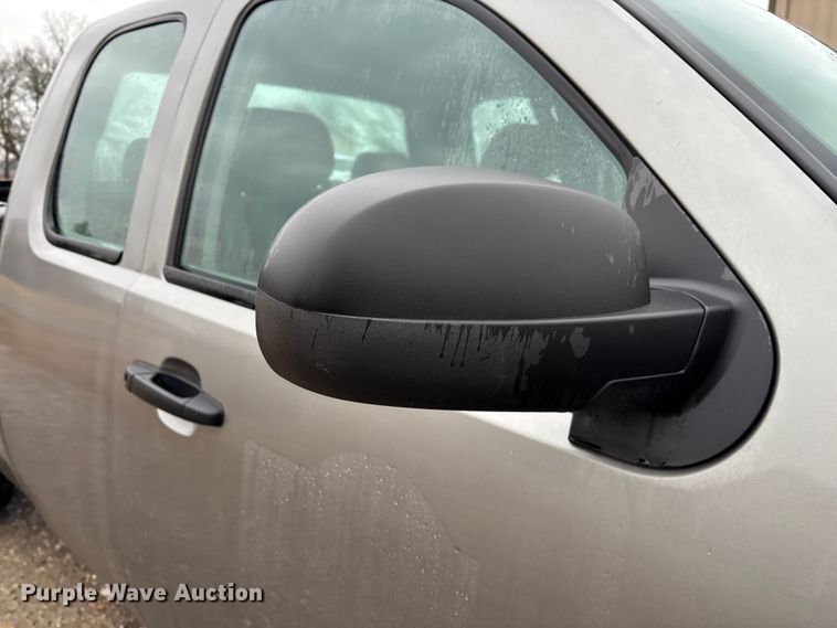 image for item ED2466 2013 Chevrolet Silverado 1500 Ext. Cab pickup truck