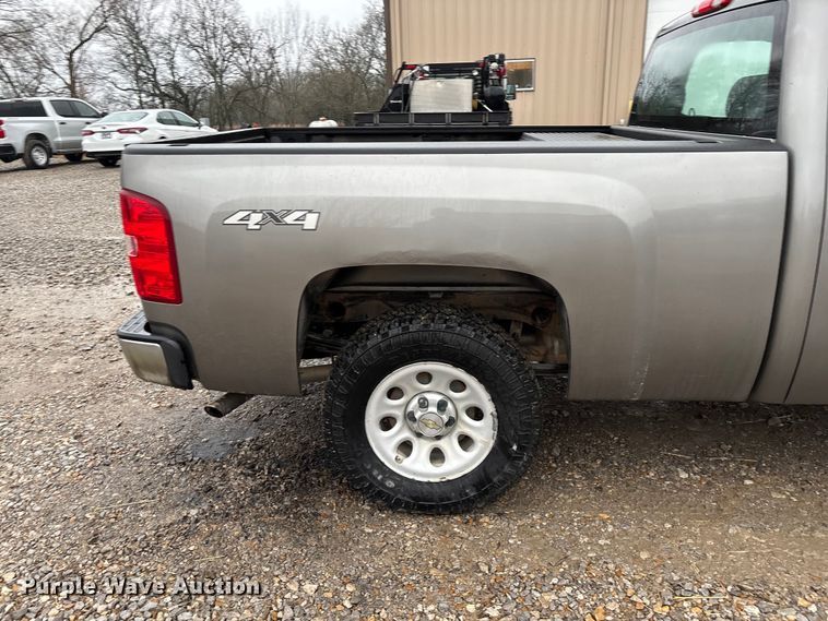 image for item ED2466 2013 Chevrolet Silverado 1500 Ext. Cab pickup truck