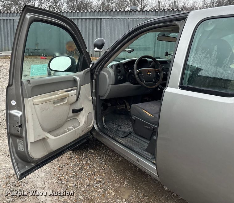 image for item ED2466 2013 Chevrolet Silverado 1500 Ext. Cab pickup truck