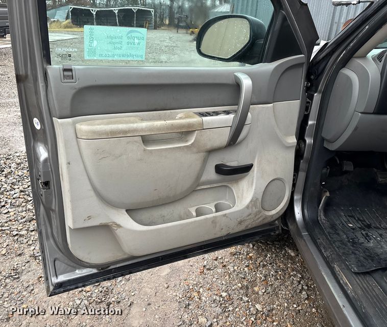 image for item ED2466 2013 Chevrolet Silverado 1500 Ext. Cab pickup truck