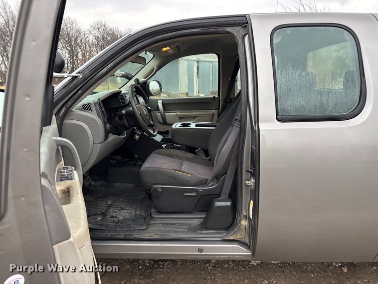 image for item ED2466 2013 Chevrolet Silverado 1500 Ext. Cab pickup truck