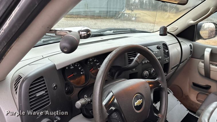 image for item ED2466 2013 Chevrolet Silverado 1500 Ext. Cab pickup truck