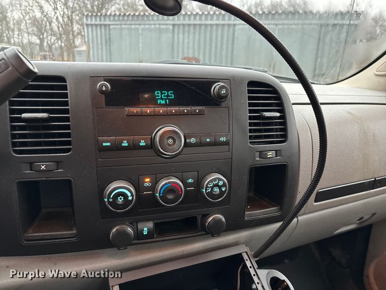 image for item ED2466 2013 Chevrolet Silverado 1500 Ext. Cab pickup truck