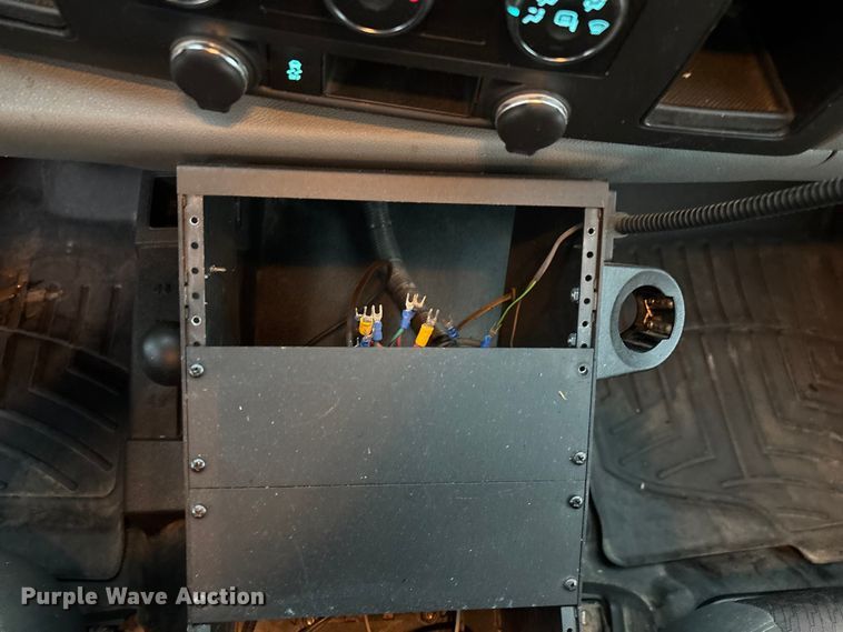 image for item ED2466 2013 Chevrolet Silverado 1500 Ext. Cab pickup truck