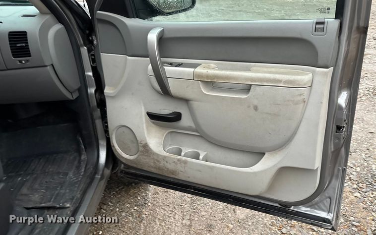 image for item ED2466 2013 Chevrolet Silverado 1500 Ext. Cab pickup truck