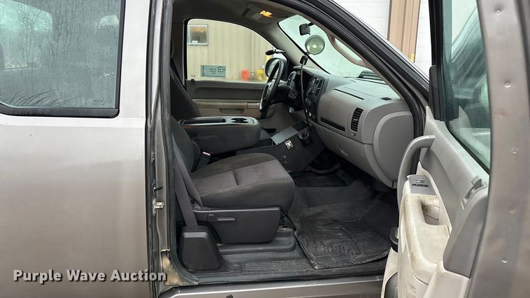 image for item ED2466 2013 Chevrolet Silverado 1500 Ext. Cab pickup truck