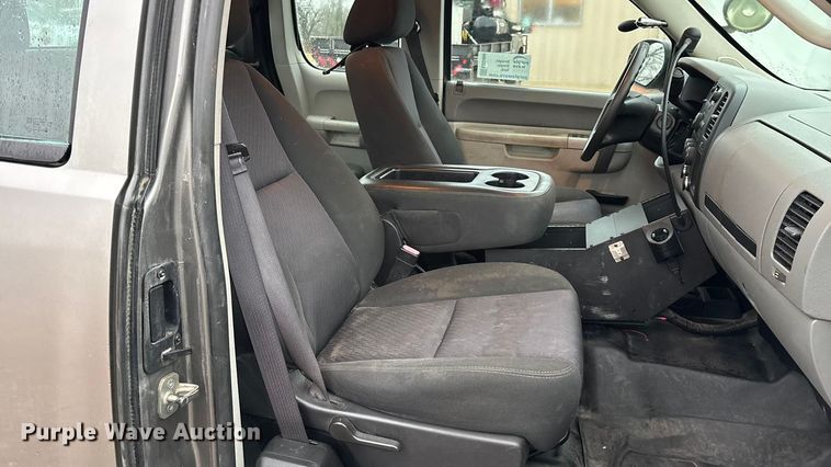 image for item ED2466 2013 Chevrolet Silverado 1500 Ext. Cab pickup truck