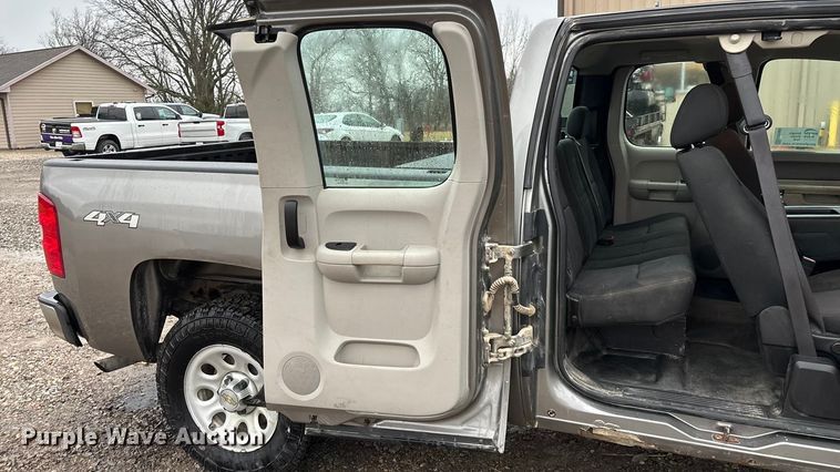 image for item ED2466 2013 Chevrolet Silverado 1500 Ext. Cab pickup truck