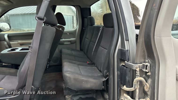 image for item ED2466 2013 Chevrolet Silverado 1500 Ext. Cab pickup truck