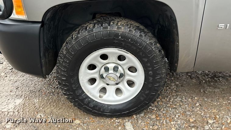 image for item ED2466 2013 Chevrolet Silverado 1500 Ext. Cab pickup truck