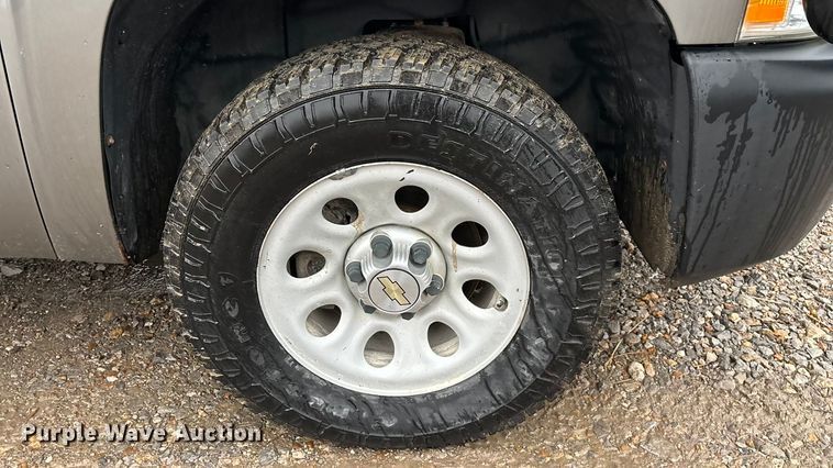 image for item ED2466 2013 Chevrolet Silverado 1500 Ext. Cab pickup truck