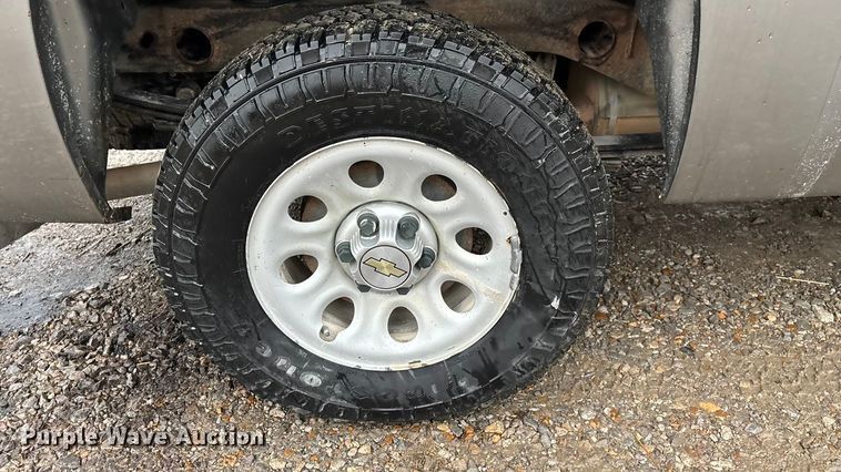 image for item ED2466 2013 Chevrolet Silverado 1500 Ext. Cab pickup truck