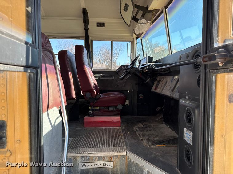 image for item EN0112 2001 Bluebird  bus