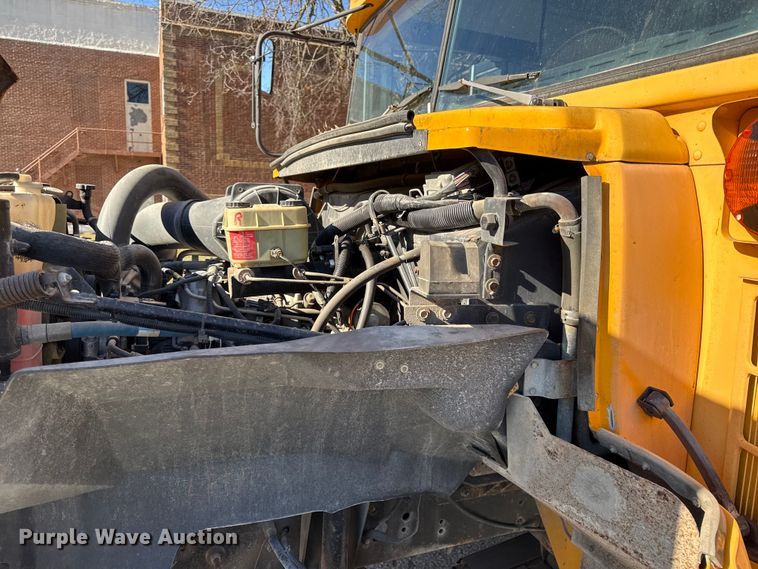 image for item EN0112 2001 Bluebird  bus