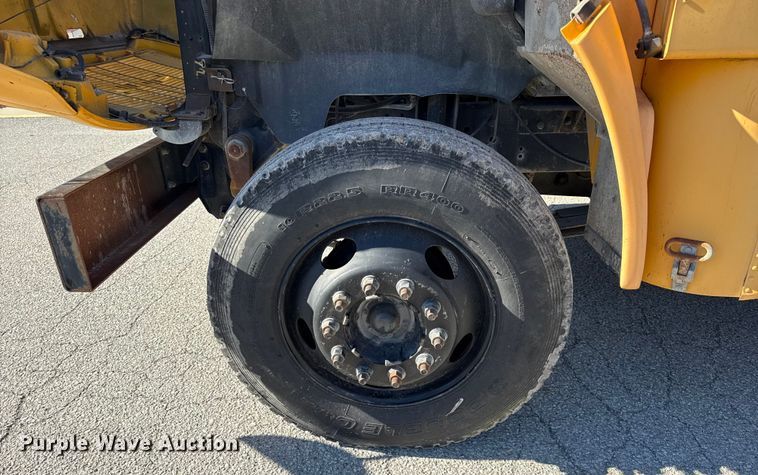 image for item EN0112 2001 Bluebird  bus