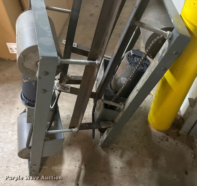 image for item EN0211 (7) bleacher drive motors