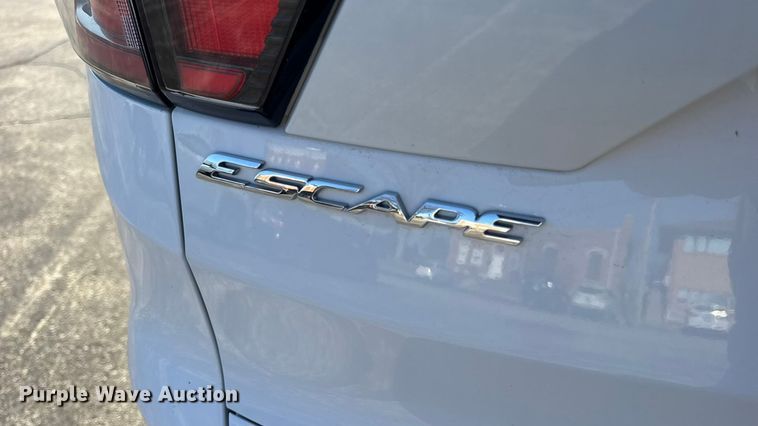 image for item EN0832 2017 Ford Escape SE SUV