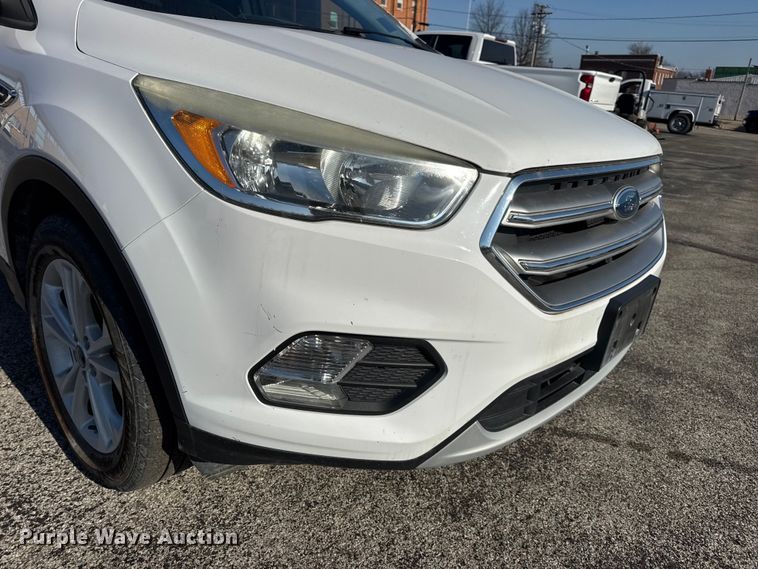 image for item EN0832 2017 Ford Escape SE SUV