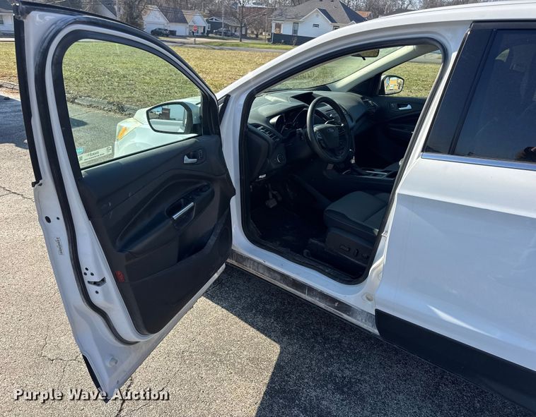 image for item EN0832 2017 Ford Escape SE SUV