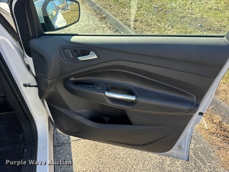 image for item EN0832 2017 Ford Escape SE SUV