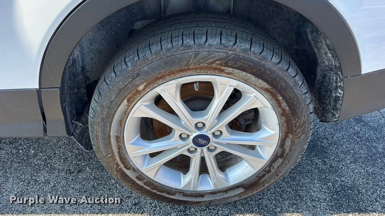 image for item EN0832 2017 Ford Escape SE SUV