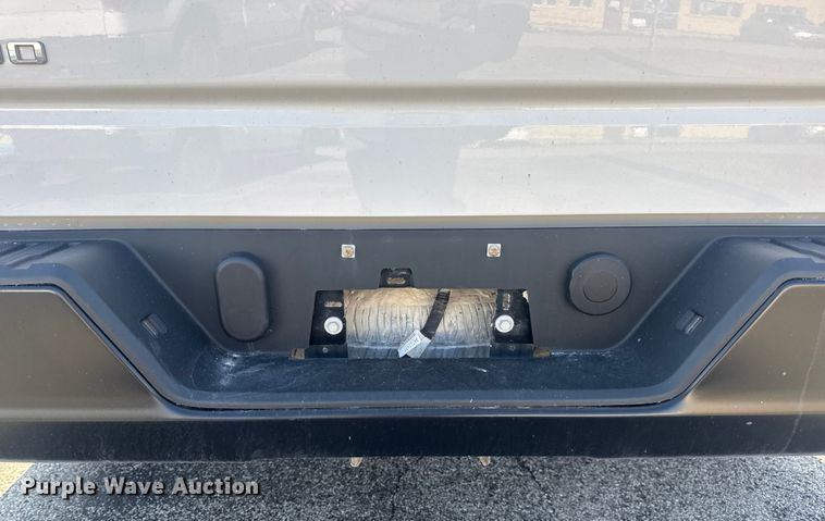 image for item EN0833 2020 Chevrolet Silverado 1500 Ext. Cab pickup truck