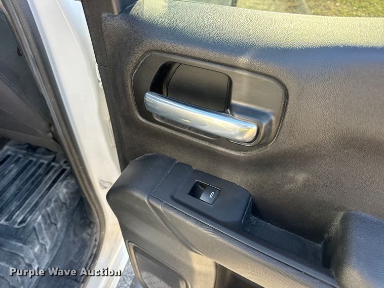 image for item EN0833 2020 Chevrolet Silverado 1500 Ext. Cab pickup truck