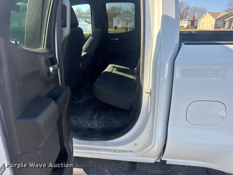 image for item EN0833 2020 Chevrolet Silverado 1500 Ext. Cab pickup truck