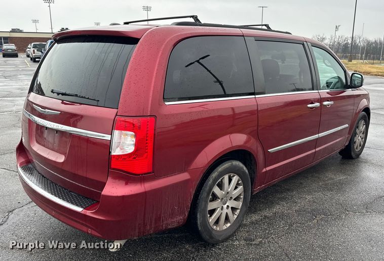 image for item EN0853 2011 Chrysler Town And Country van
