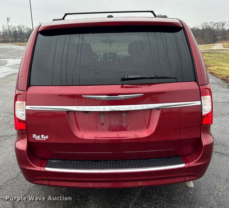 image for item EN0853 2011 Chrysler Town And Country van