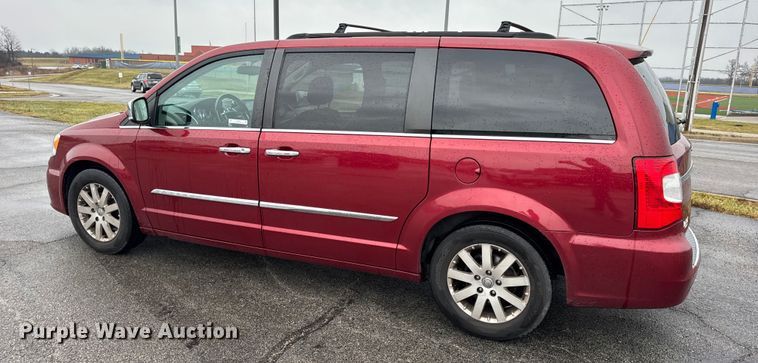 image for item EN0853 2011 Chrysler Town And Country van