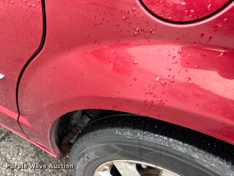 image for item EN0853 2011 Chrysler Town And Country van