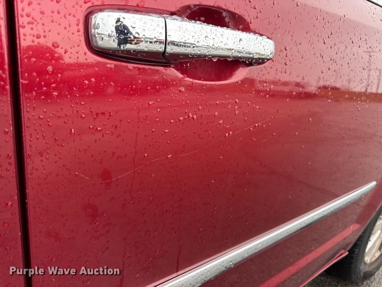 image for item EN0853 2011 Chrysler Town And Country van