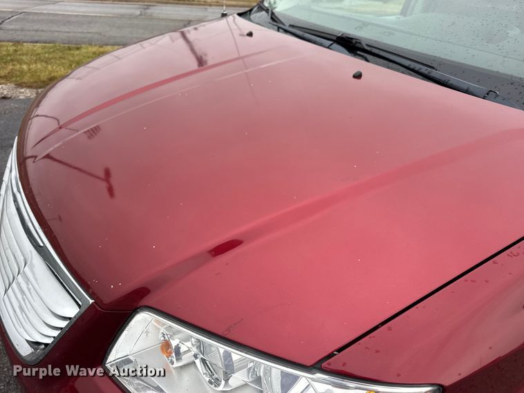 image for item EN0853 2011 Chrysler Town And Country van