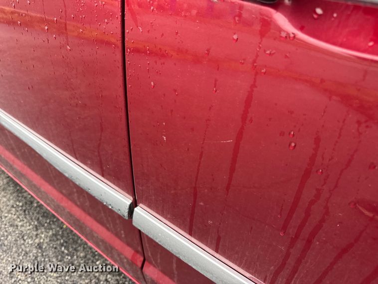 image for item EN0853 2011 Chrysler Town And Country van