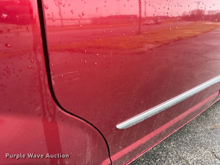 image for item EN0853 2011 Chrysler Town And Country van