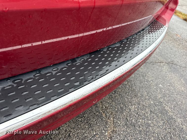 image for item EN0853 2011 Chrysler Town And Country van