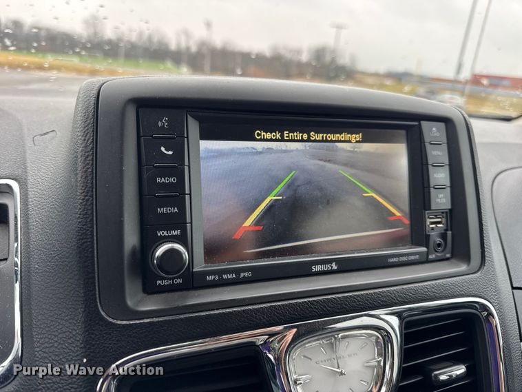 image for item EN0853 2011 Chrysler Town And Country van